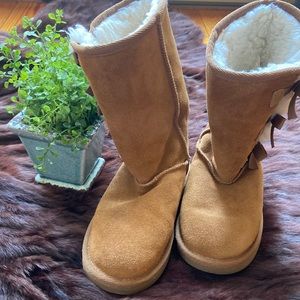 Kookaburra Ugg boots pecan color girls size 1